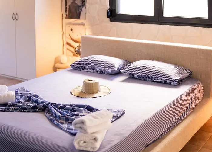 Pelagos Paradise Seafront By Kottas 公寓